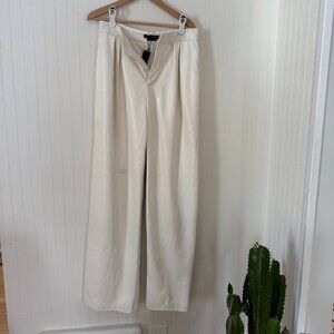Alice + Olivia White Lamb Leather Pants Size 4 NWT Flaw